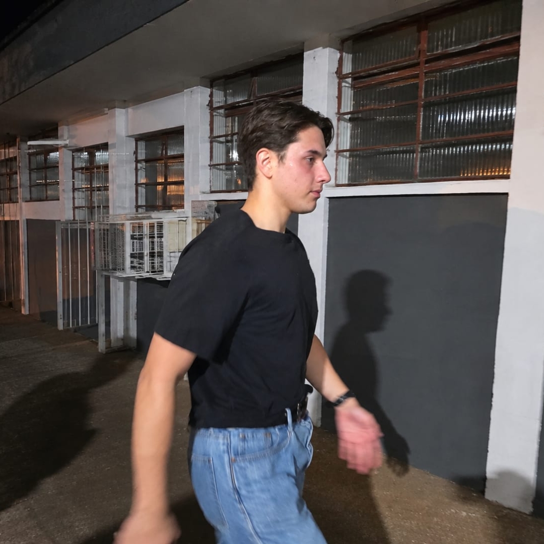 Estudante de medicina que atropelou motoboy permanece preso 