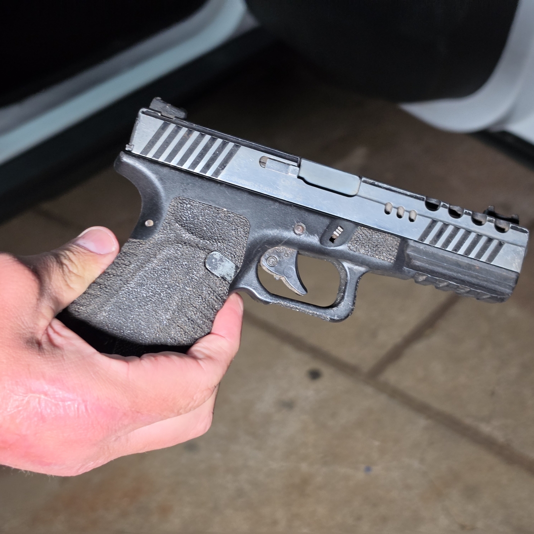 PM apreende simulacro de pistola e drogas durante abordagem em Maringá