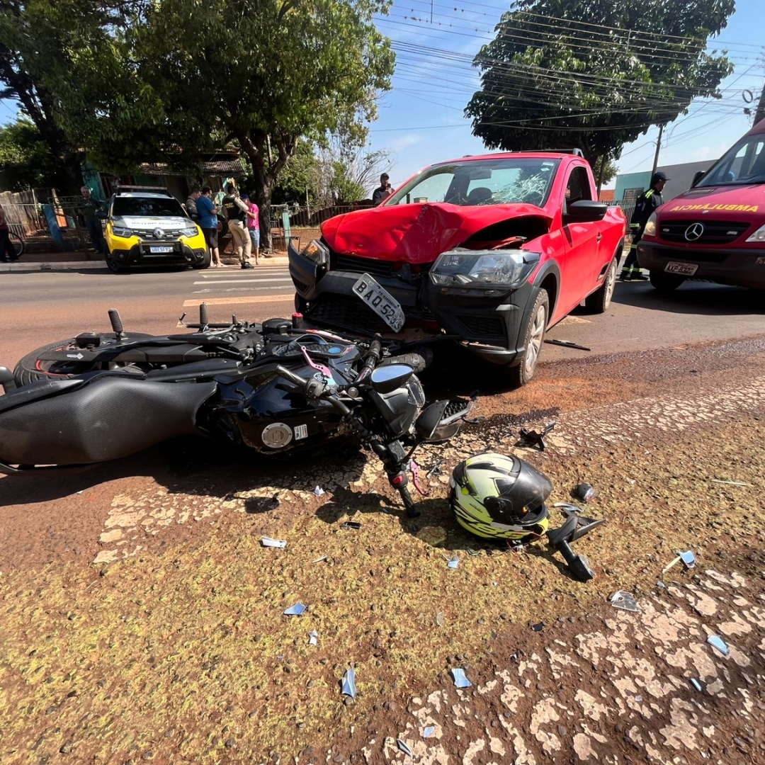 Conversão termina em grave acidente e motociclista é intubado em Marialva