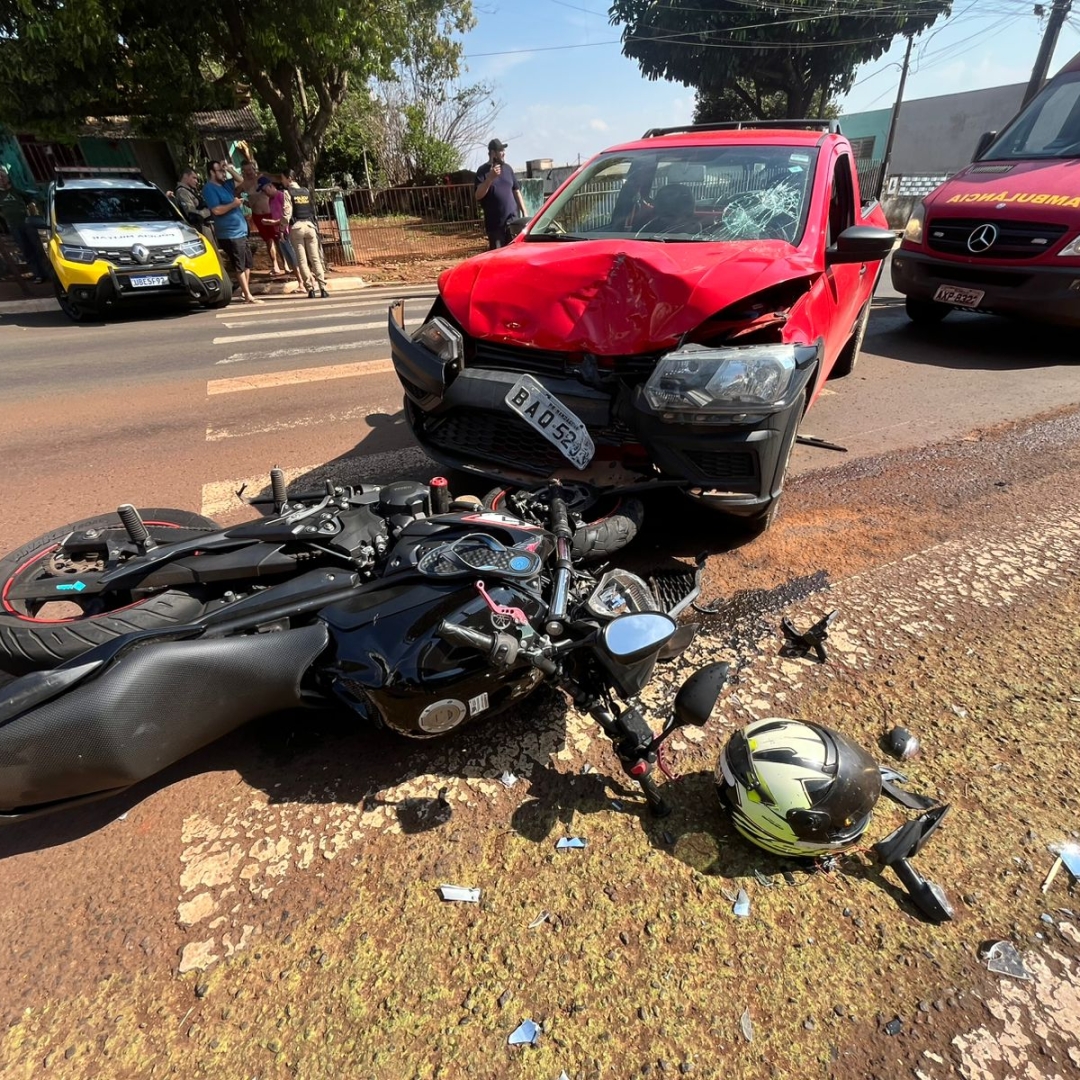 Conversão termina em grave acidente e motociclista é intubado em Marialva