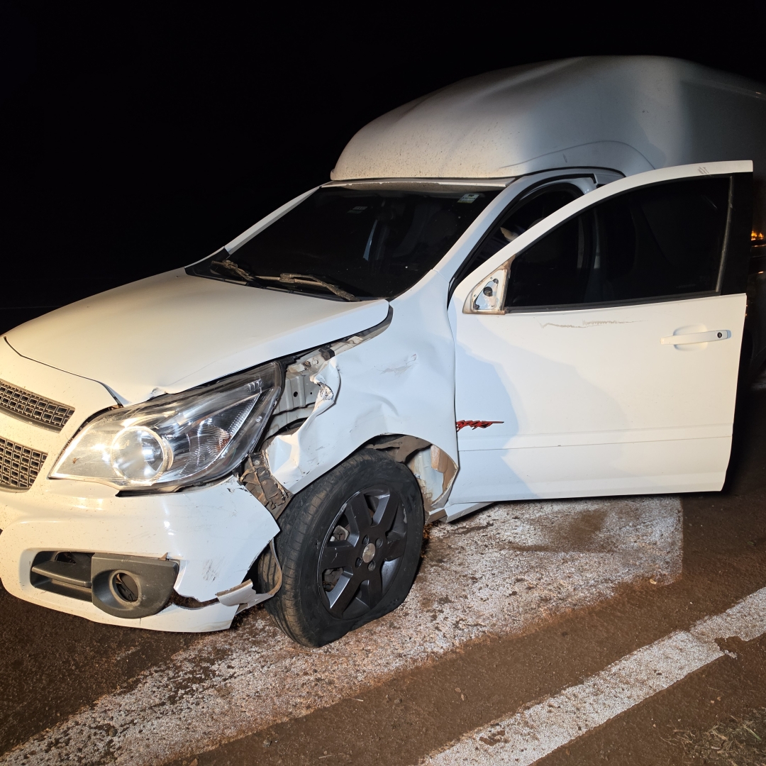 Motorista bate na traseira de motocicleta e deixa piloto e garupa feridos na PR-317