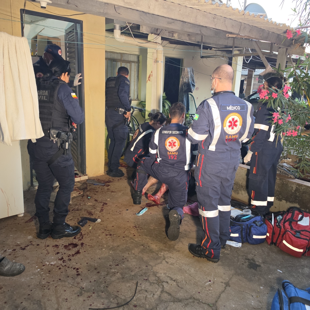 Homem sofre várias facadas em residência e agressor foge ensanguentado em Maringá