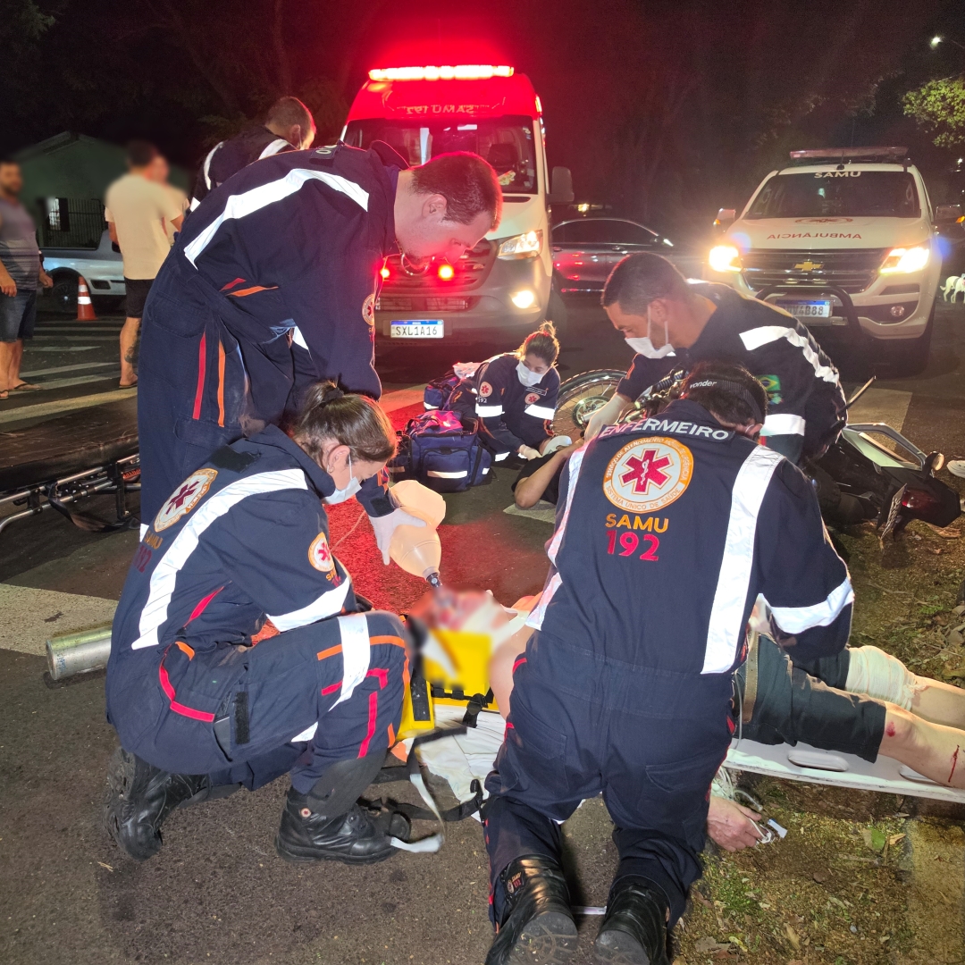 Motociclista de 63 anos é intubado após grave colisão entre duas motos em Maringá