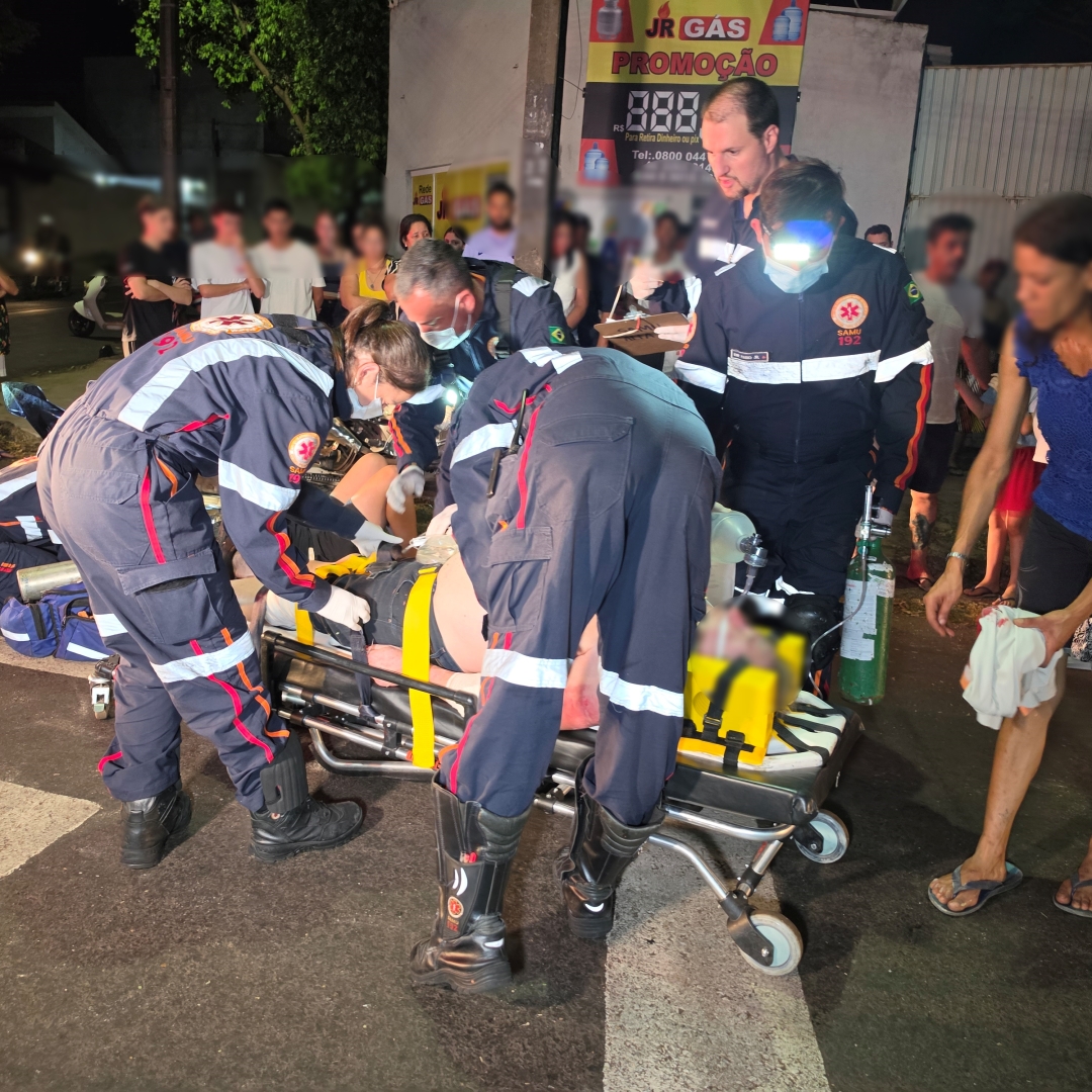 Motociclista de 63 anos é intubado após grave colisão entre duas motos em Maringá