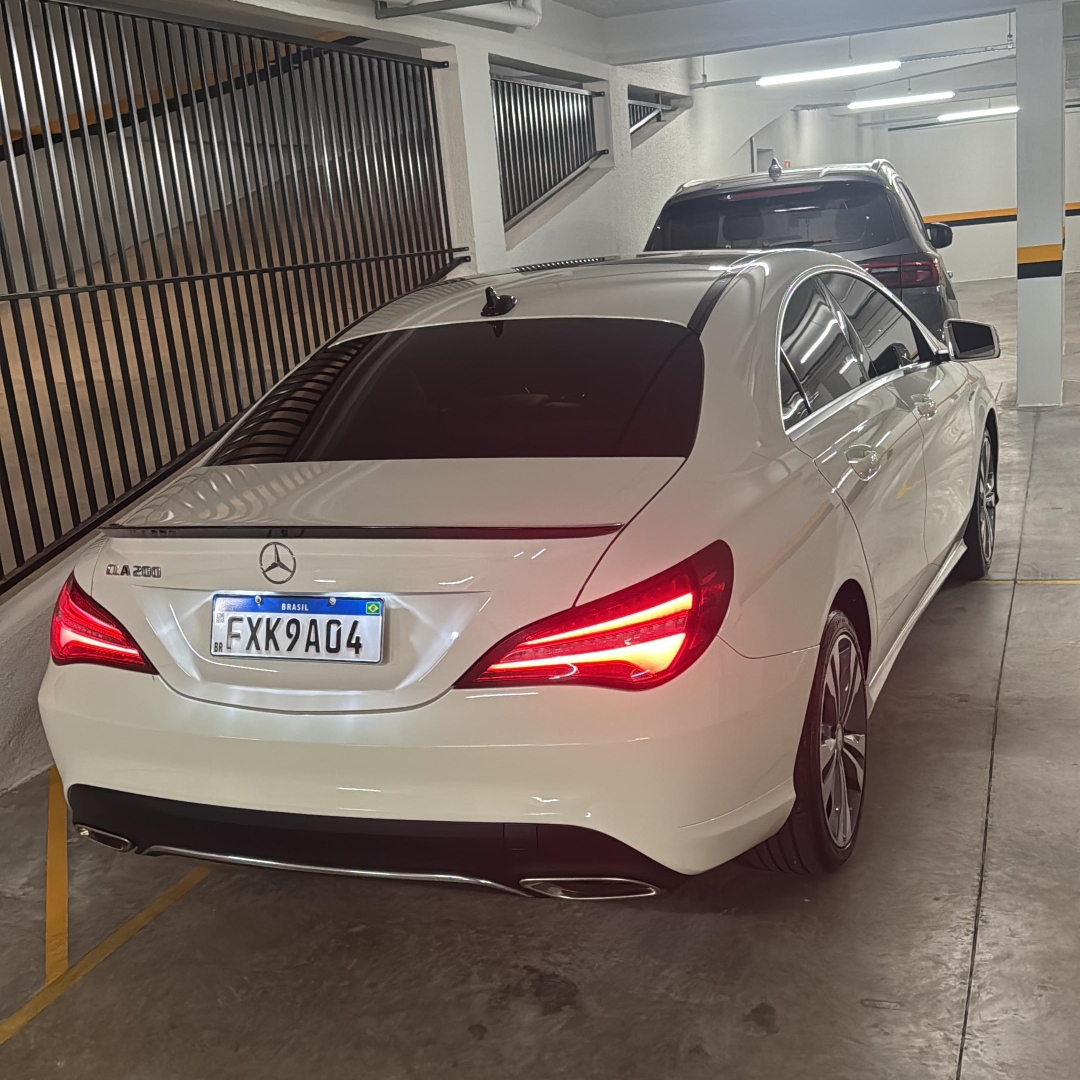 Empresário entrega Mercedes como parte de pagamento e denuncia empresa de energia solar à polícia