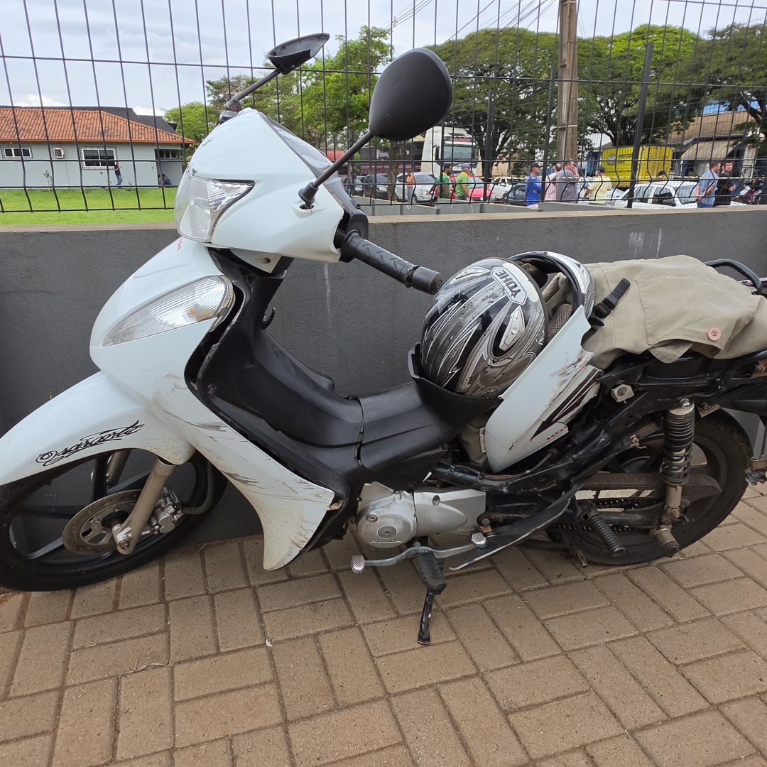 Motociclista fica em estado gravíssimo e pedestre sofre fratura após acidente na PR-323