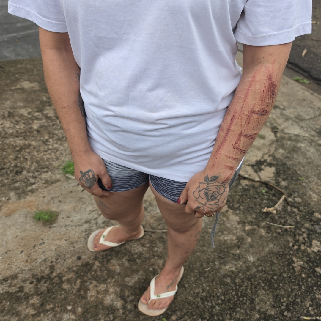Homem é brutalmente agredido pelo enteado e se tranca em carro com medo de ser morto em Maringá