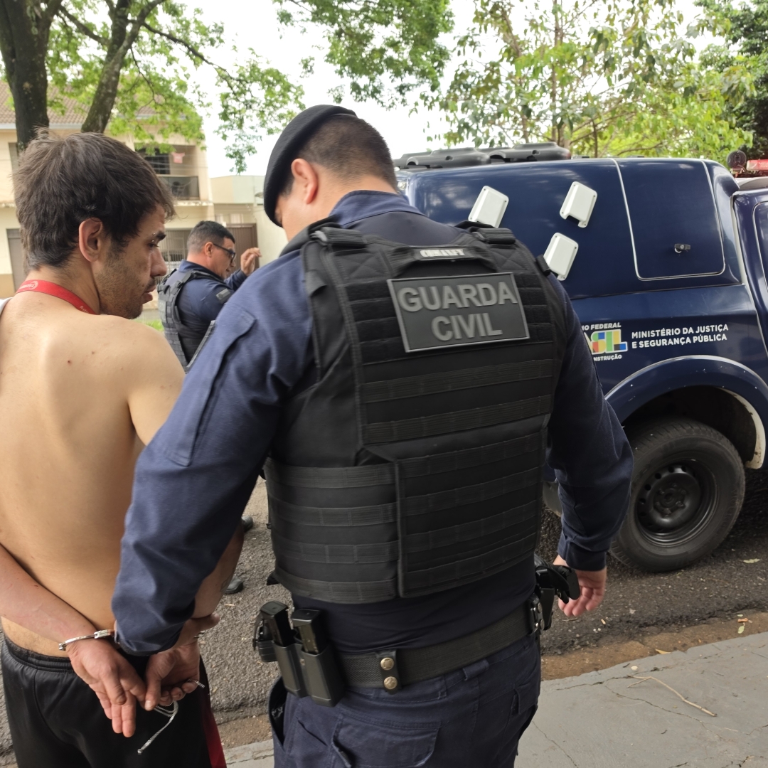 Homem é brutalmente agredido pelo enteado e se tranca em carro com medo de ser morto em Maringá