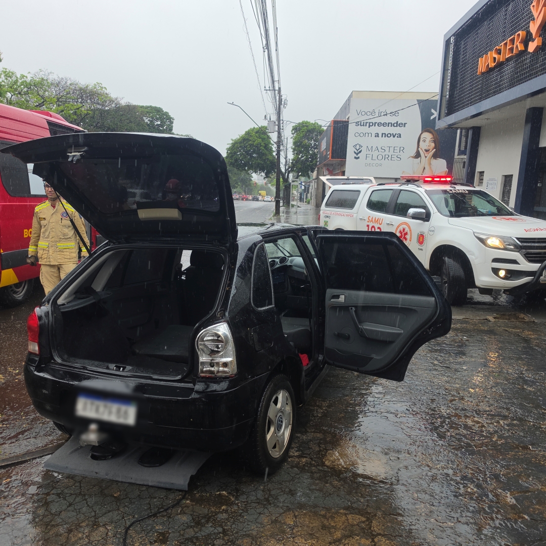 Fuga após atropelamento termina em acidente na Avenida Colombo; motorista apresentava sinais de embriaguez