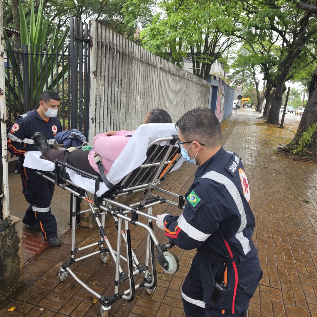 Explosão de panela de pressão deixa mulher ferida dentro de escola em Maringá