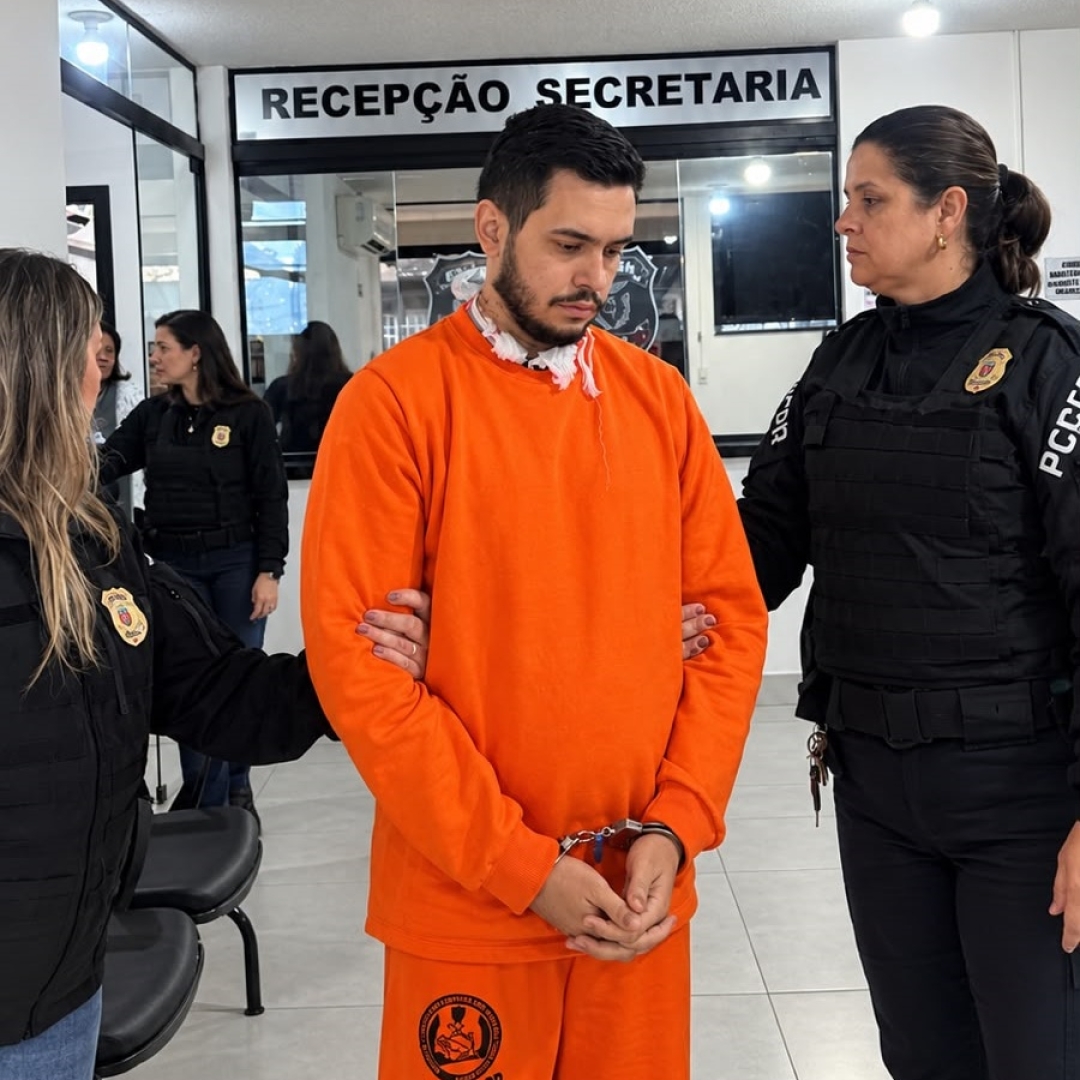 Advogado acusado de matar médica fica apenas cinco minutos diante de delegada e permanece em silêncio