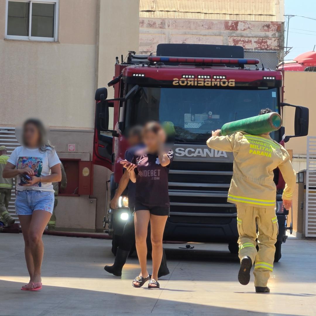 Incêndio em quadro de energia espalha fumaça por torre residencial e mobiliza várias equipes de resgate