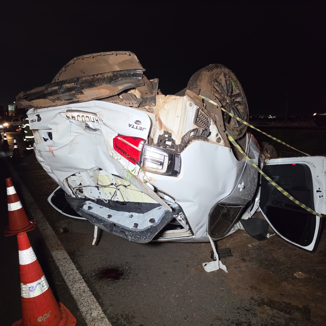 Morador de Mandaguaçu morre após ser ejetado de carro em capotamento na BR-376