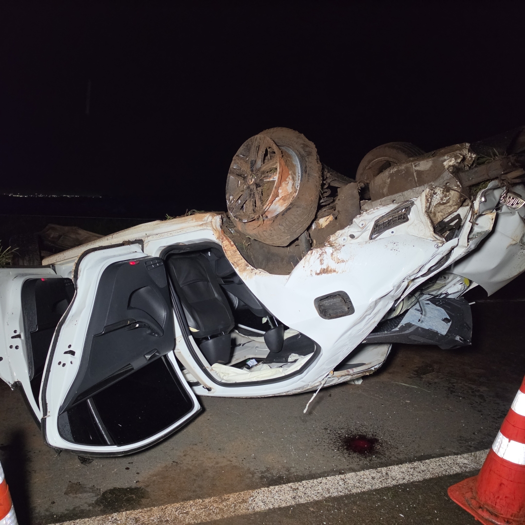 Morador de Mandaguaçu morre após ser ejetado de carro em capotamento na BR-376