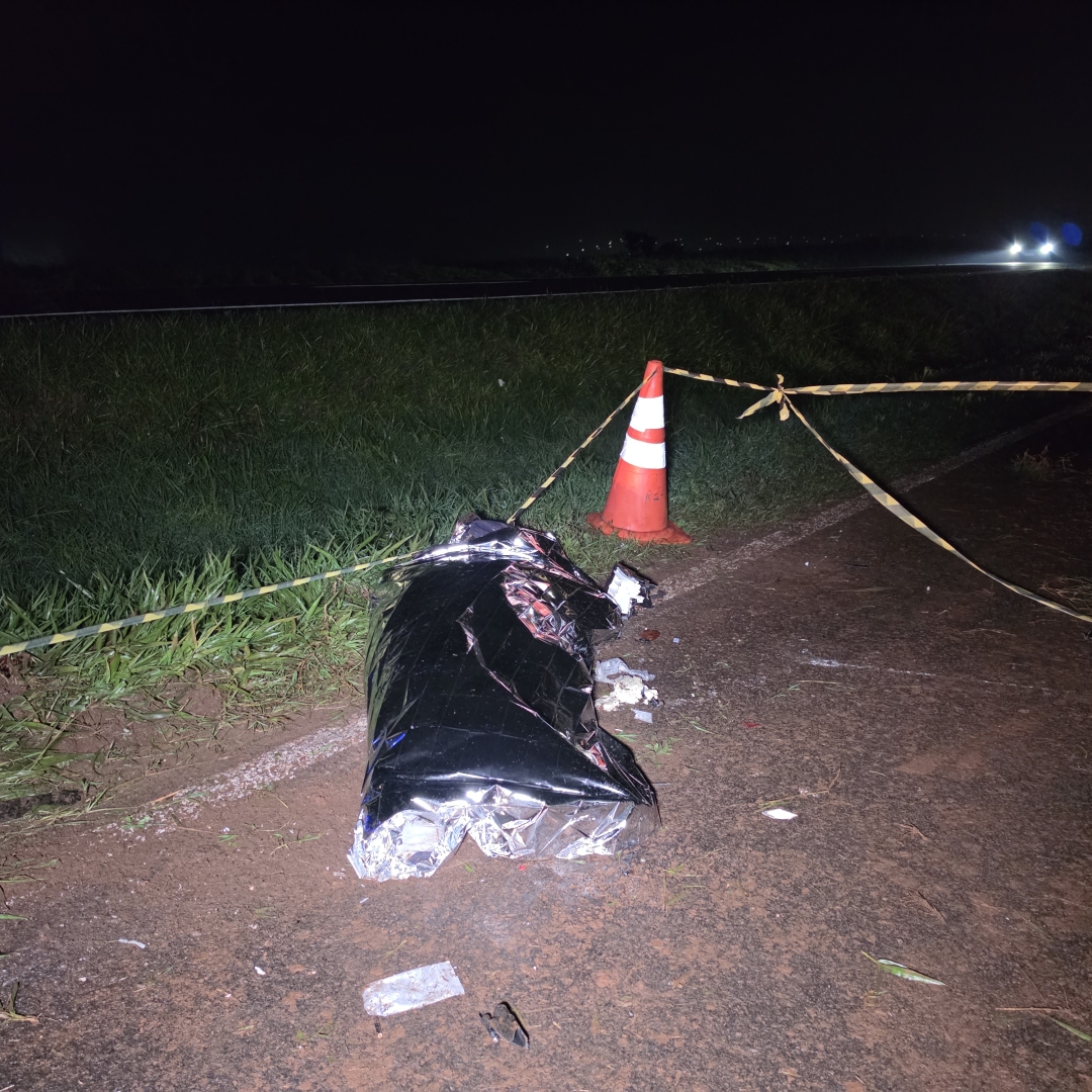 Morador de Mandaguaçu morre após ser ejetado de carro em capotamento na BR-376