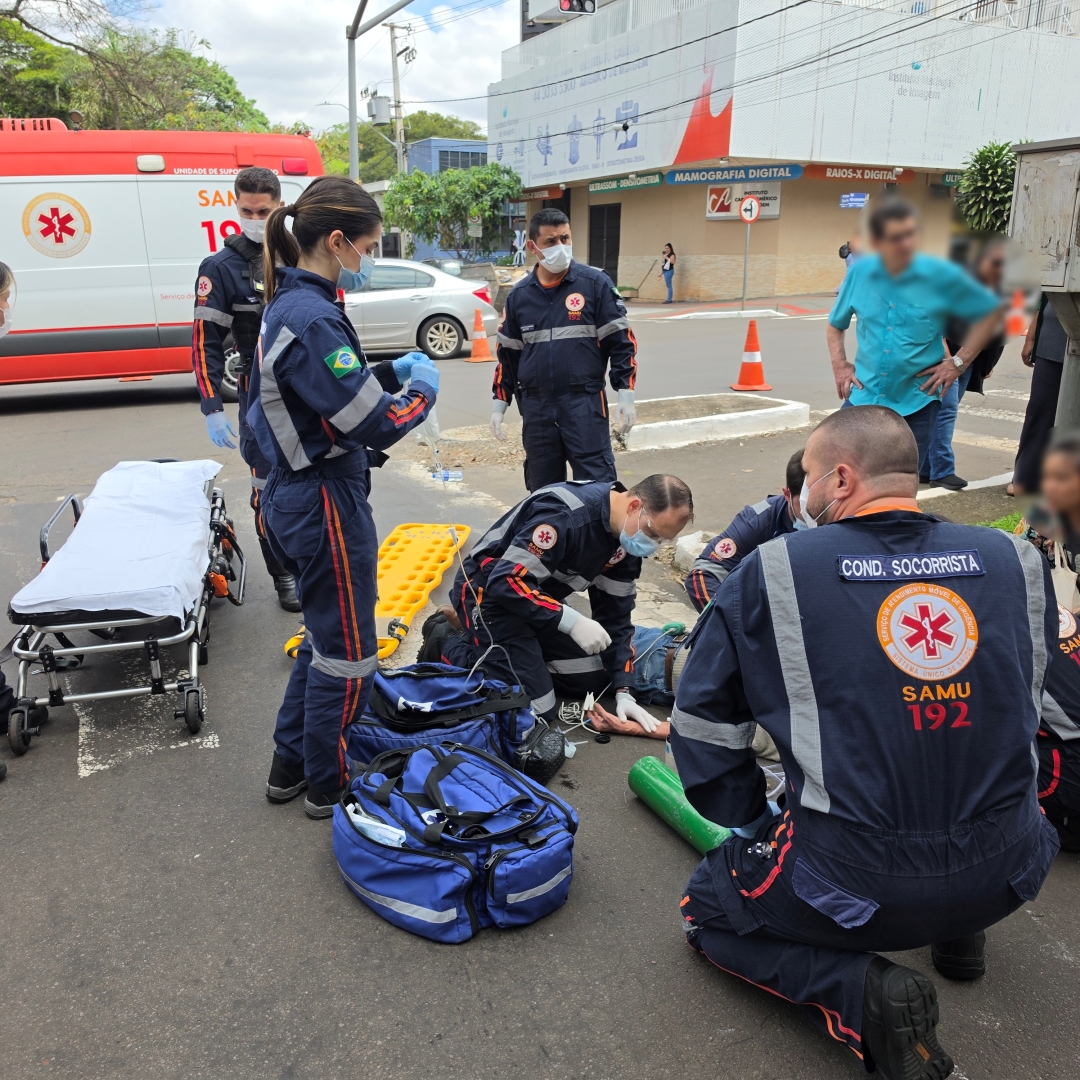 Idoso sofre traumatismo craniano grave após ser atropelado na faixa de pedestres em Maringá