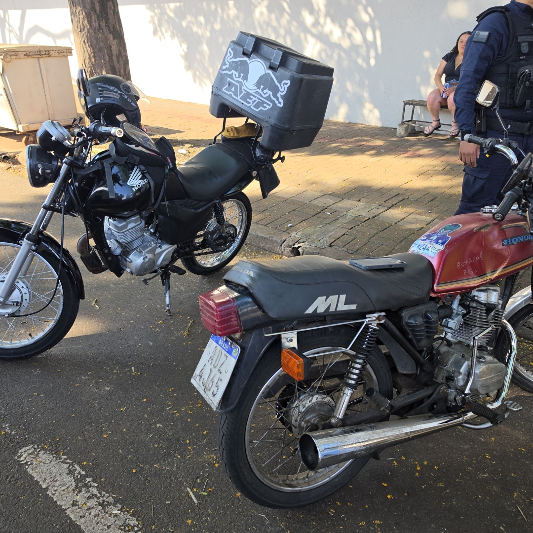 ROMU passa no momento de assalto e prende dupla que roubava moto de motoboy em Maringá
