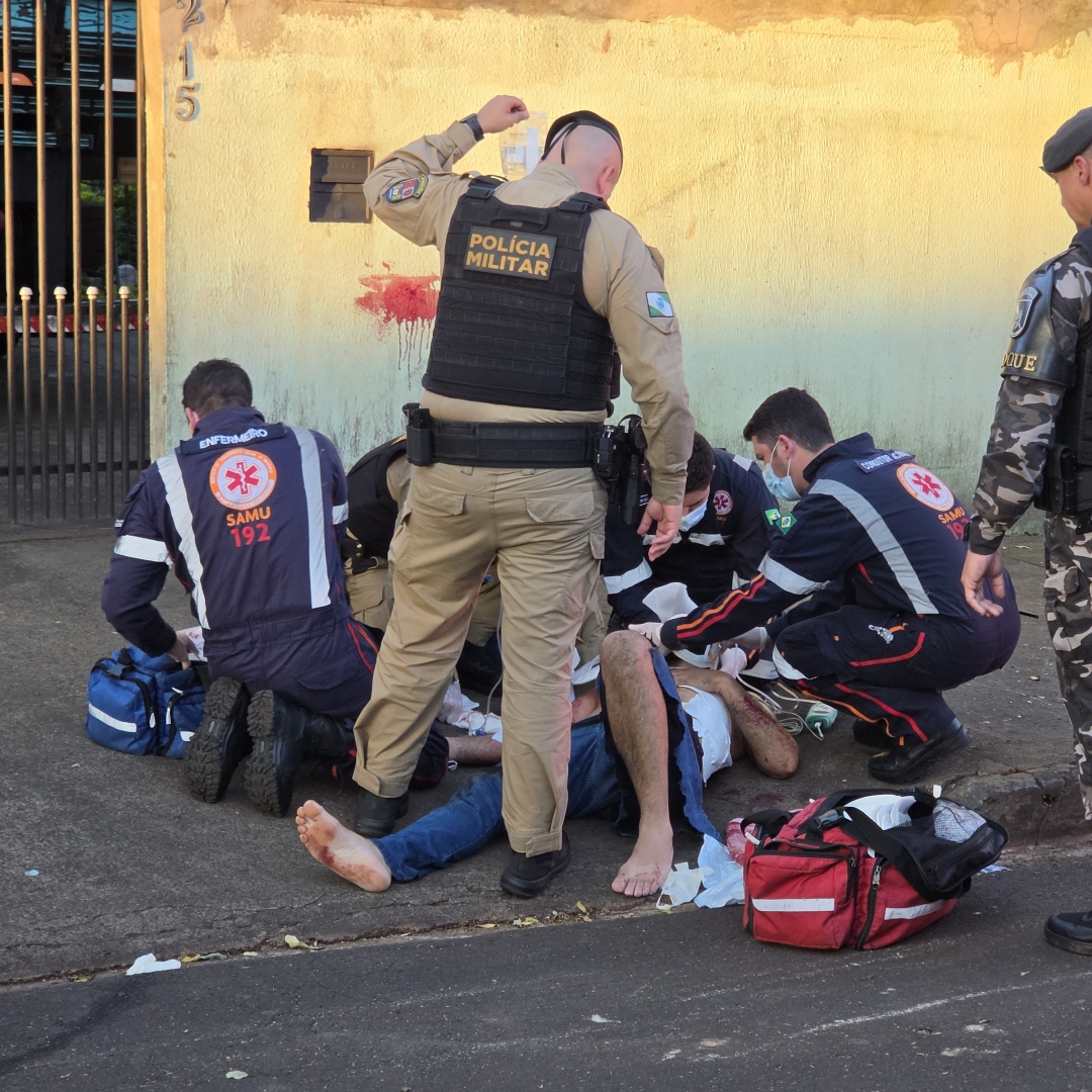 Mulher esfaqueia namorado após ele invadir residência e ficar agressivo em Maringá
