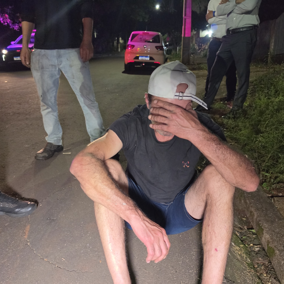 Motorista com sinais de embriaguez é detido após bater, fugir e abandonar carro em Maringá