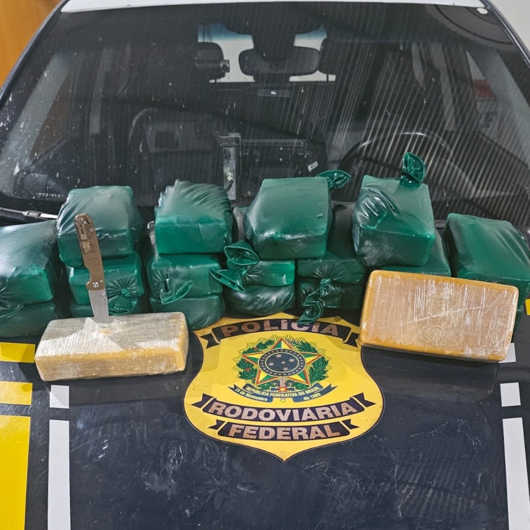 PRF desmonta tanque de carro e encontra quase 22 kg de pasta base em Maringá