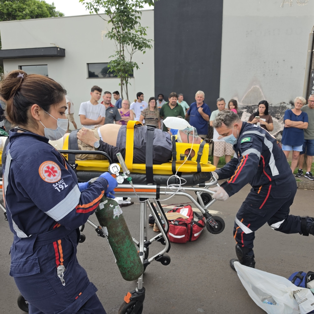 Motociclista sofre fratura exposta após ser atingido por outra moto em Maringá