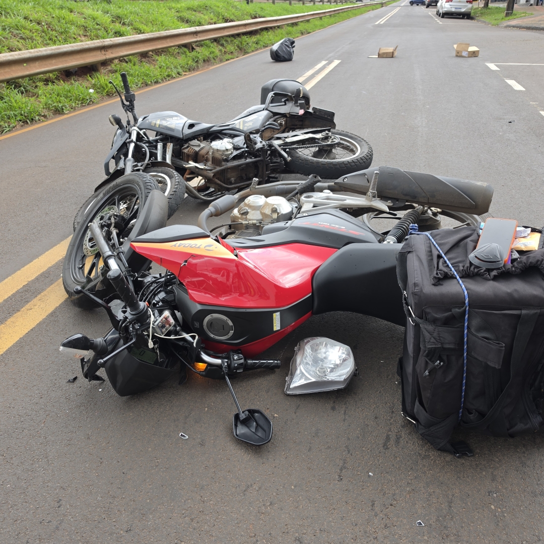 Motociclista sofre fratura exposta após ser atingido por outra moto em Maringá
