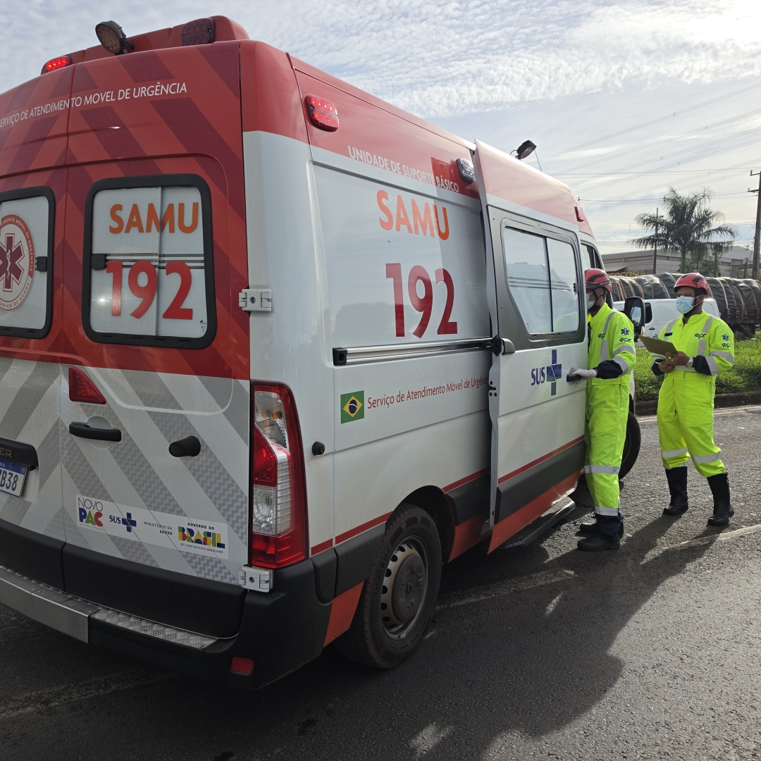Homem atravessa BR-376, é atropelado por caminhão e socorrido em estado gravíssimo