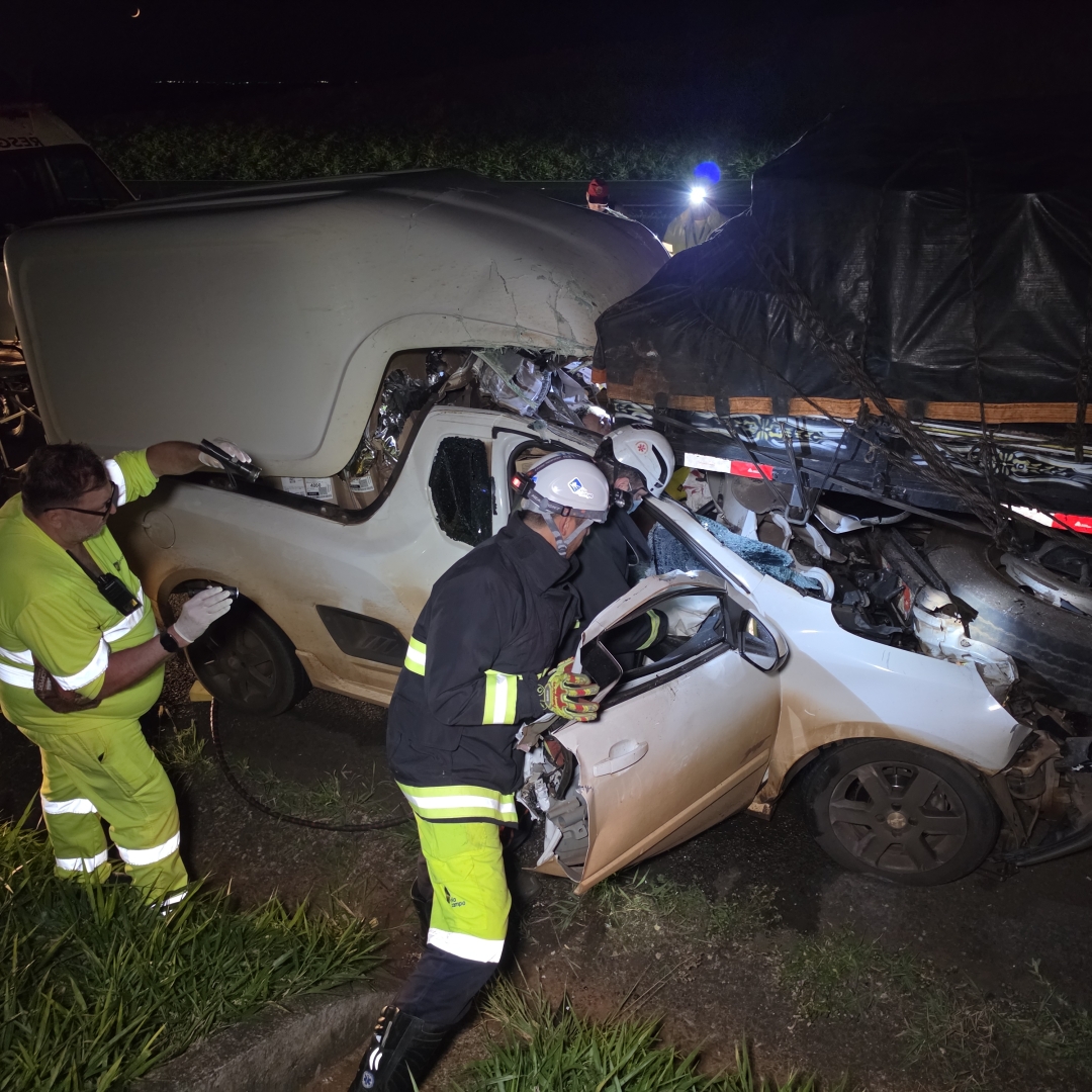 Morador de Sarandi é intubado após bater Montana na traseira de caminhão na PR-317