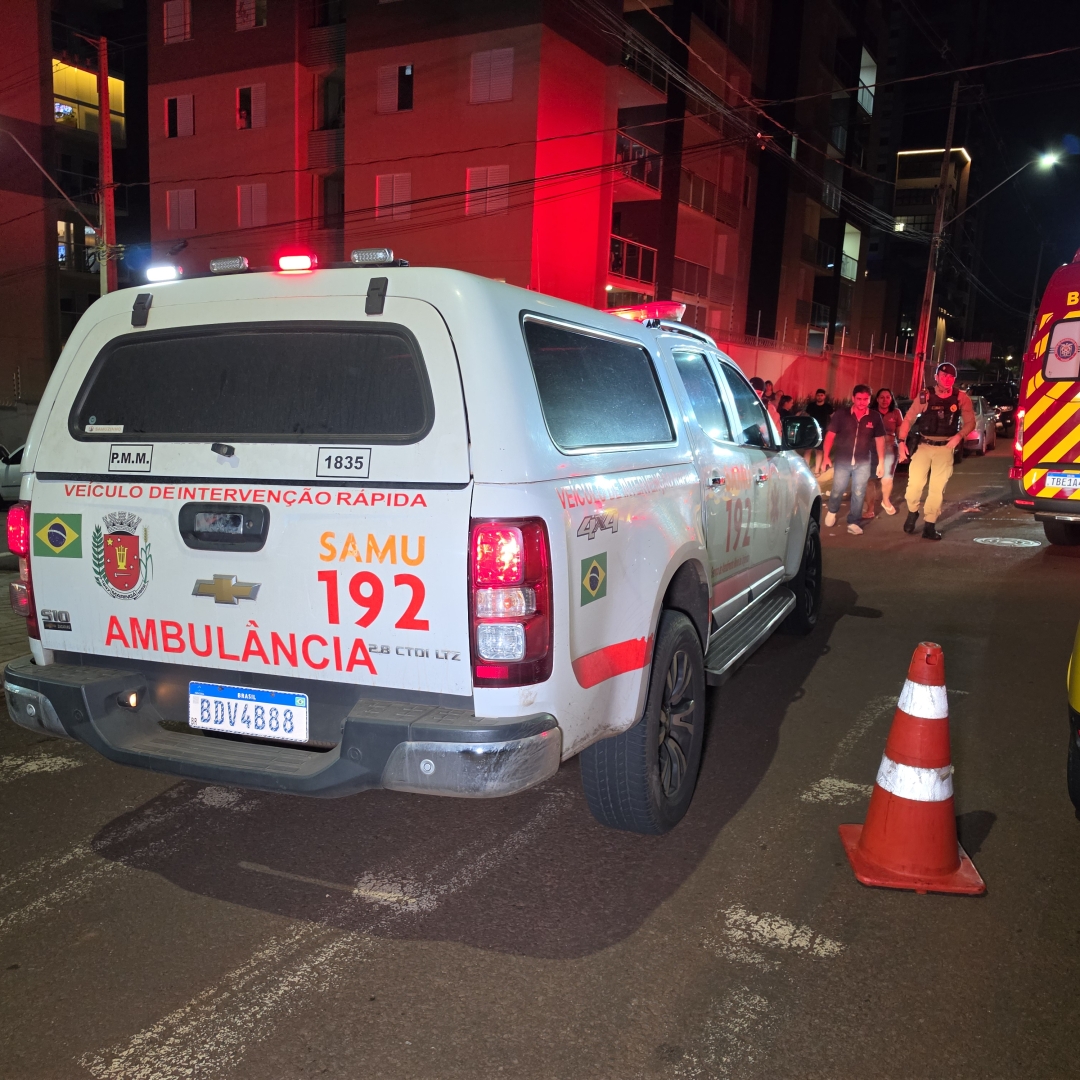 Mulher é arremessada sobre capô de caminhonete após grave acidente em Maringá