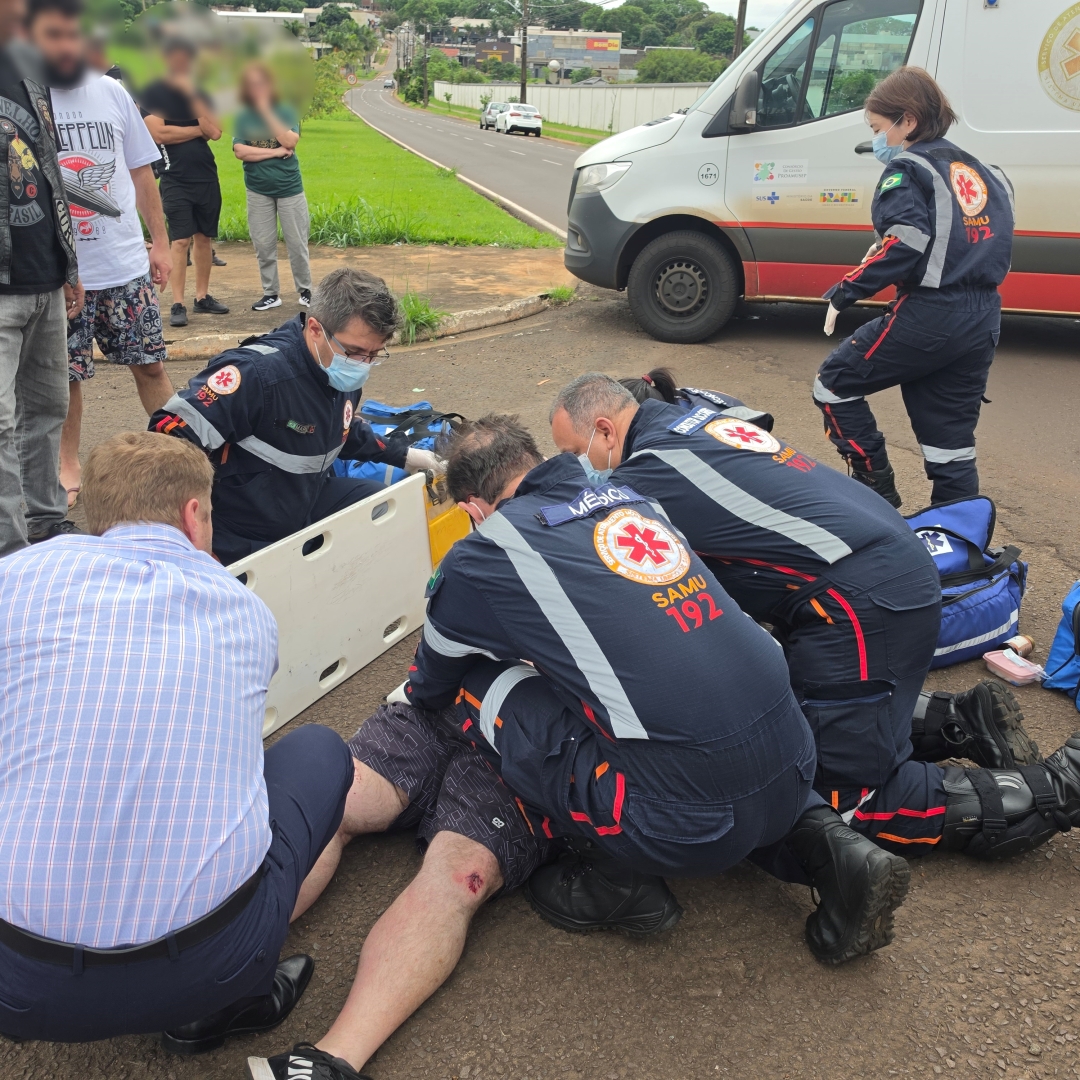 Motorista embriagado provoca acidente, avança sinal vermelho e atropela pedestre em Maringá