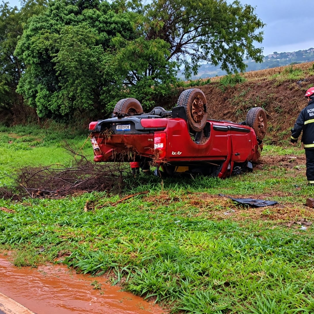 Maringaense de 67 anos morre após ser ejetado de caminhonete durante capotamento em Marialva
