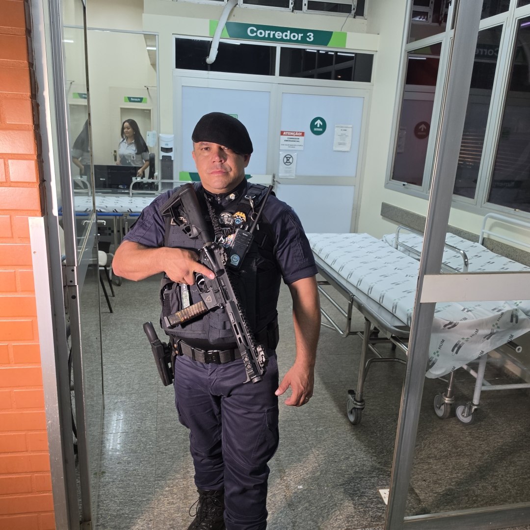 Homem é esfaqueado no rosto e, durante socorro, Guarda Municipal descobre mandado de prisão contra ele