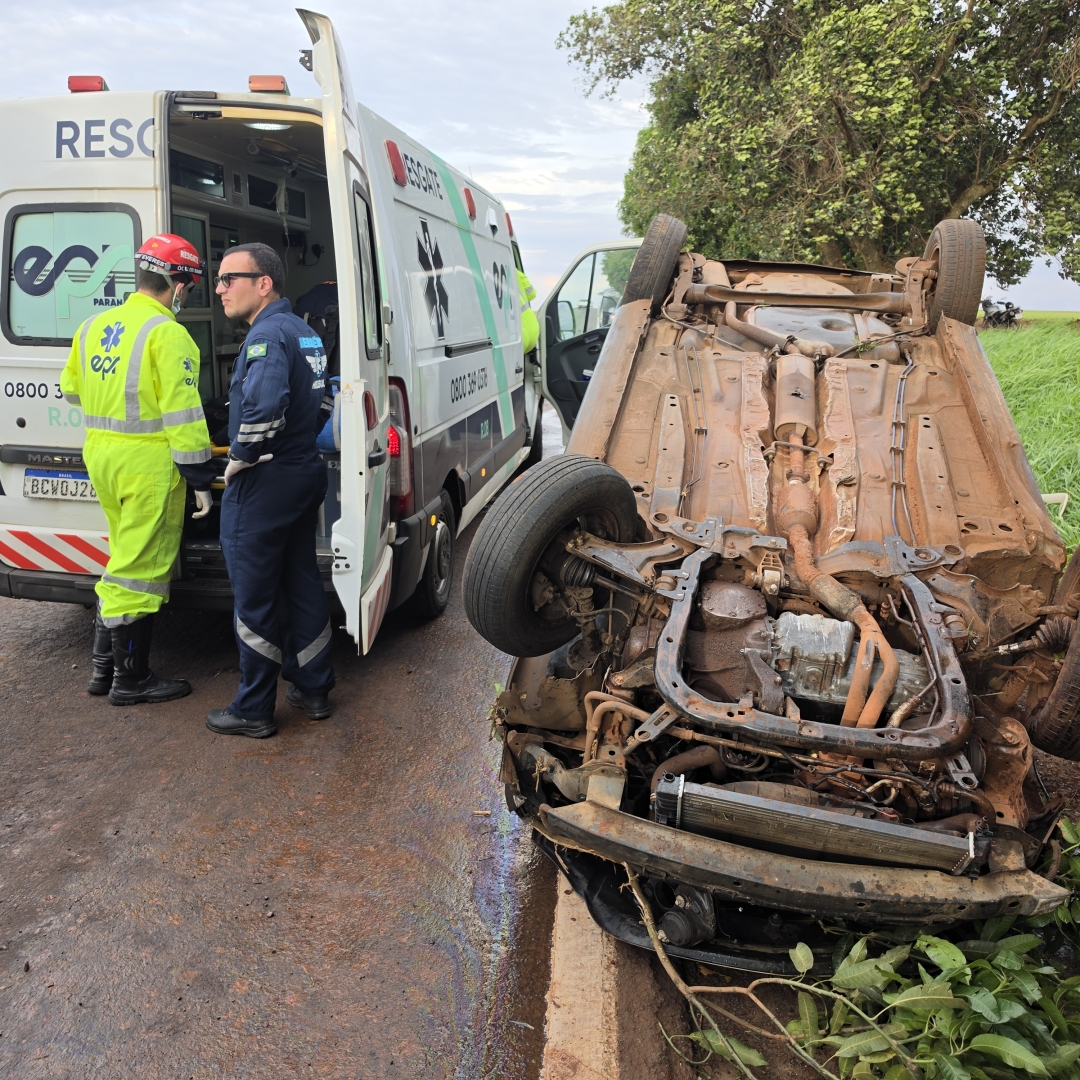 Motorista com suspeita de embriaguez sofre acidente e é ejetado de veículo na PR-323