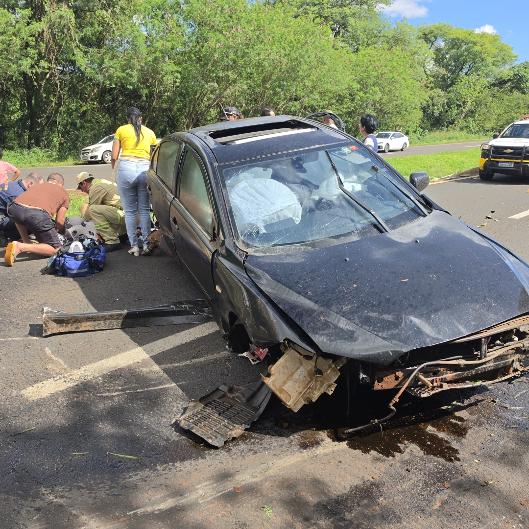Advogado morre após ser ejetado de carro durante capotamento na PR-317