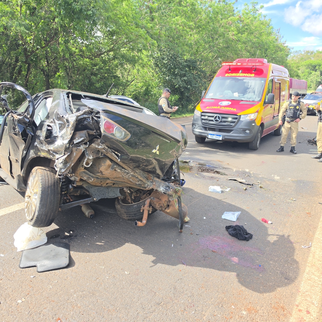 Advogado morre após ser ejetado de carro durante capotamento na PR-317