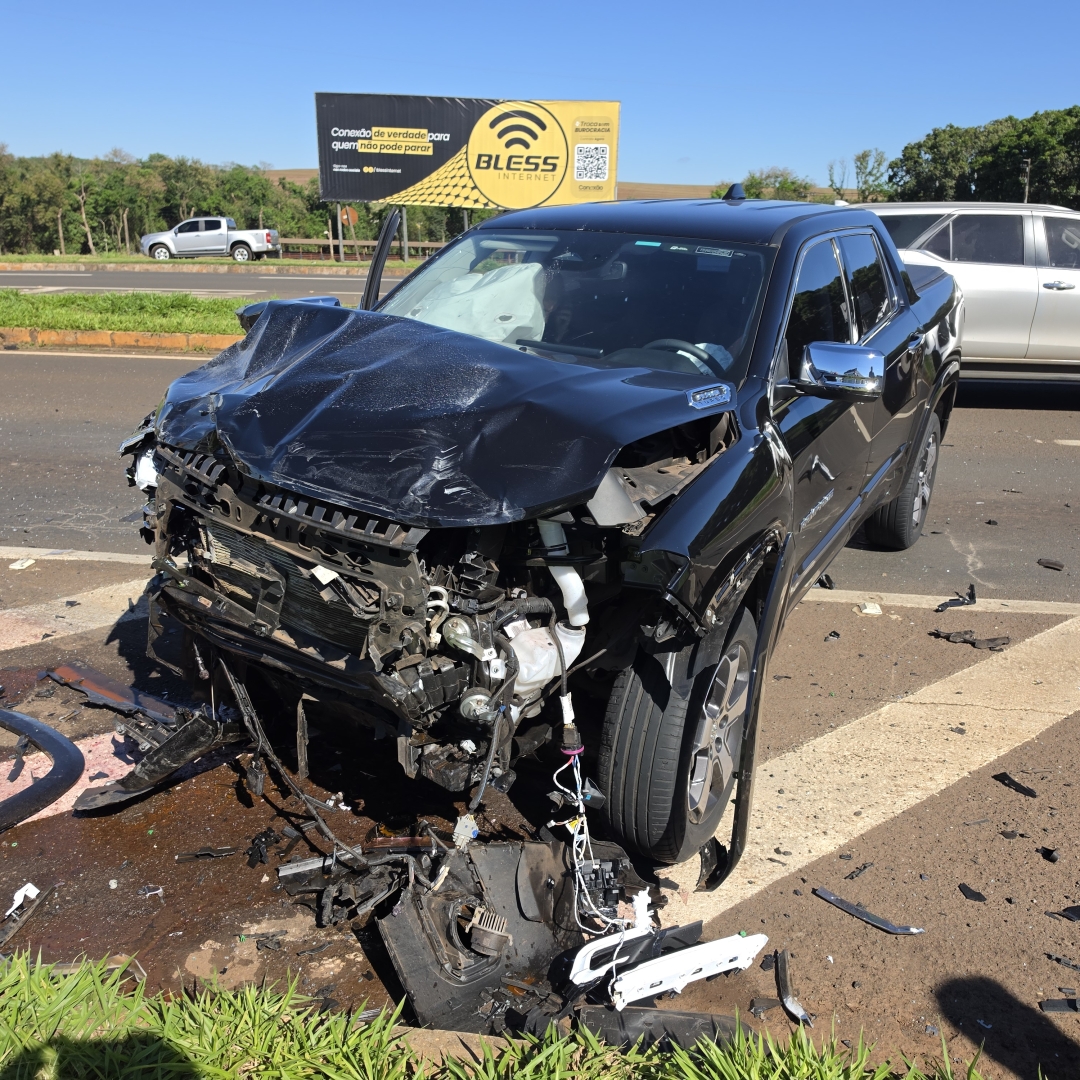 Motorista fica ferido após provocar acidente e capotar veículo na PR-317, em Maringá