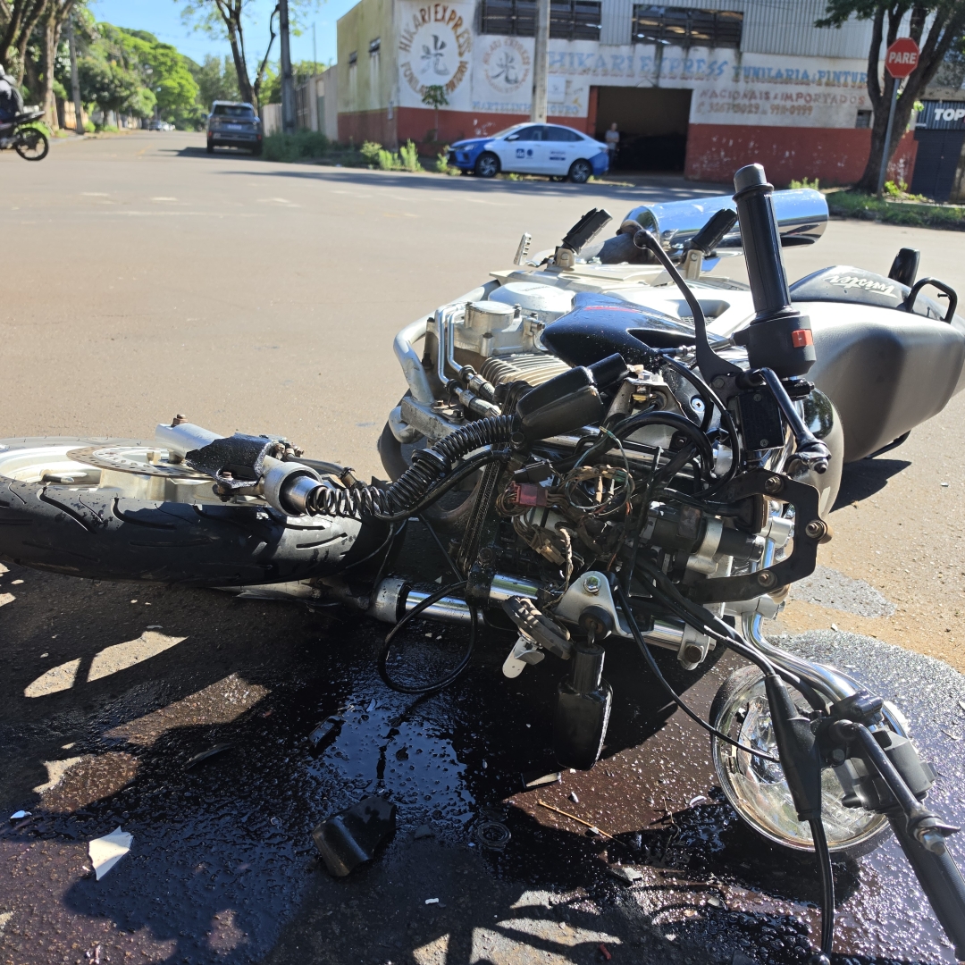 Motorista cruza preferencial e provoca acidente grave no Jardim Alvorada
