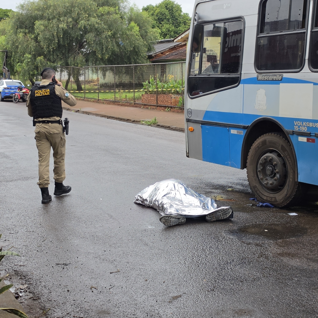 Trabalhador de 56 anos morre após acidente envolvendo moto e ônibus escolar em Sarandi
