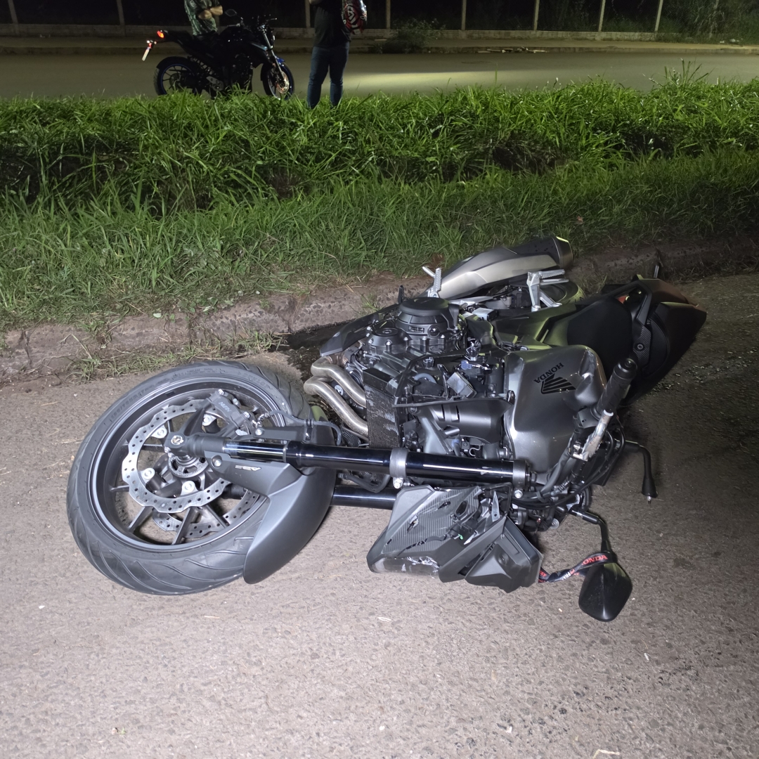 Atropelamento na BR-376 deixa pedestre morto e motociclista de 50 anos entre a vida e a morte