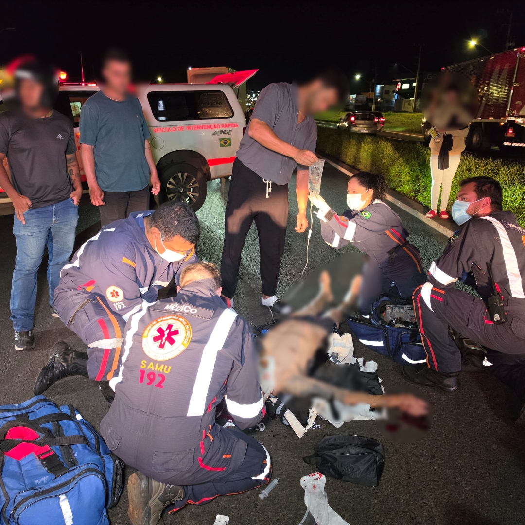 Atropelamento na BR-376 deixa pedestre morto e motociclista de 50 anos entre a vida e a morte