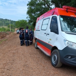 Ciclista é entubado após sofrer queda em estrada de pedra