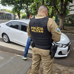 Ladrão de carro é preso após se envolver em acidente durante furto de veículo