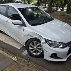 Ladrão de carro é preso após se envolver em acidente durante furto de veículo