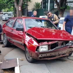 Ladrão de carro é preso após se envolver em acidente durante furto de veículo