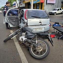 Motociclista de 27 anos sofre acidente grave na Avenida Colombo