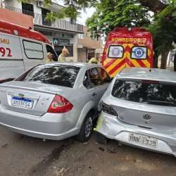 Socorrista escapa por um triz de ser atropelado por carro