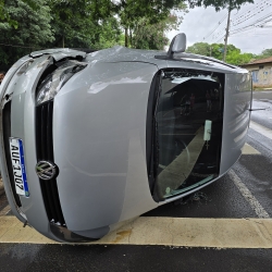 Motorista decide manobra de última hora e acaba provocando acidente em Maringá