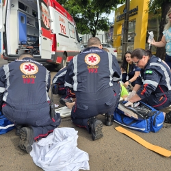 Senhora de 77 anos sofre acidente grave ao ser atropelada por moto na Colombo