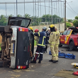 Mulher é resgatada após sofrer acidente grave em Mandaguaçu