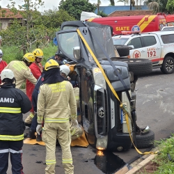 Mulher é resgatada após sofrer acidente grave em Mandaguaçu